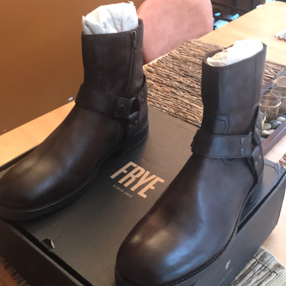 Men’s brand new FRYE Nelson harness boots